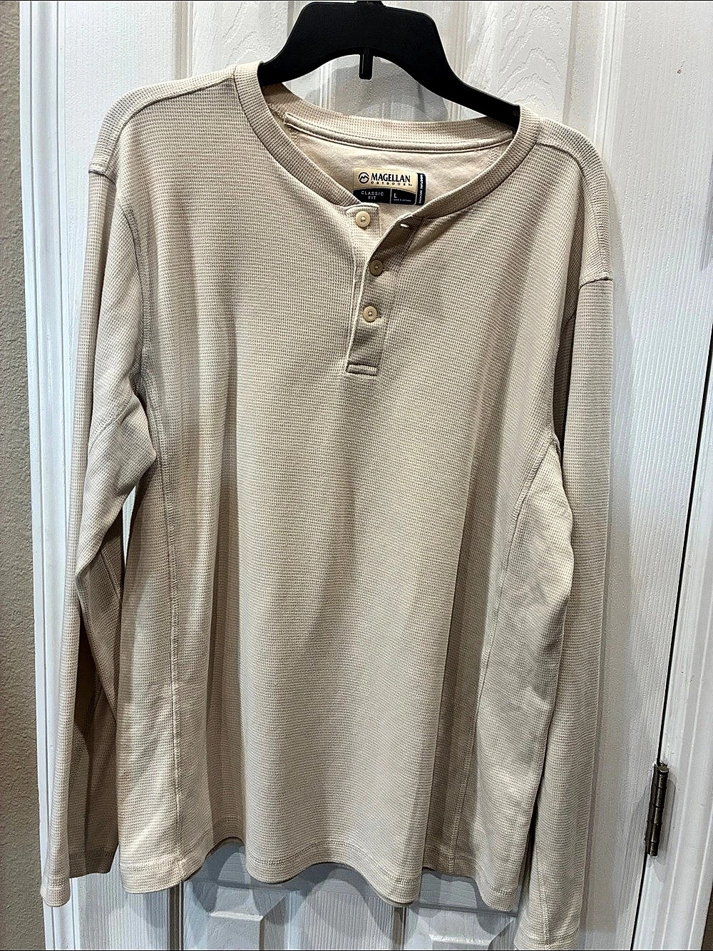 Magellan Outdoors Classic Fit Long Sleeve Henley in Beige Large Like New